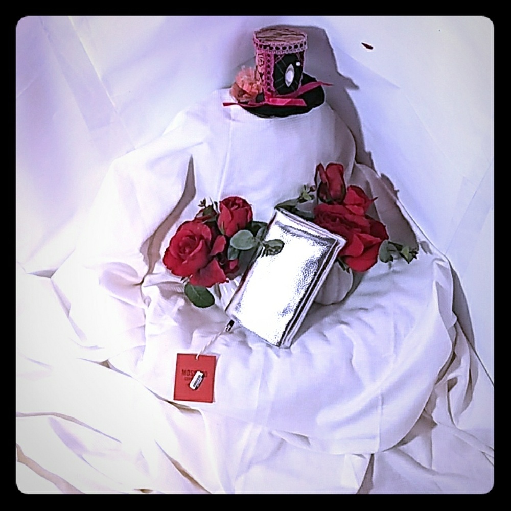 Mossimo silver clutch awsome